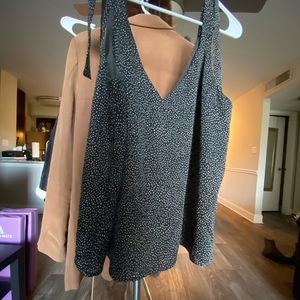 Flowy shirt small dot print black and white